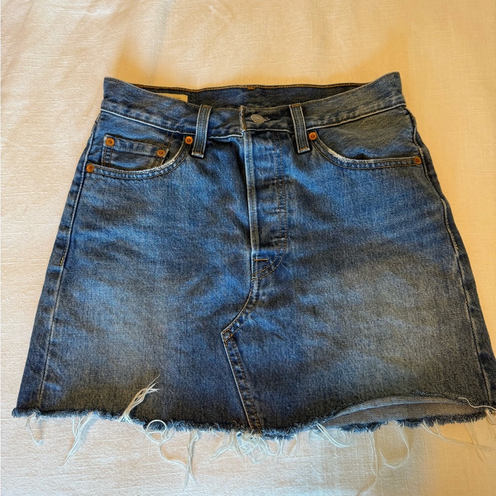 Levi’s mini denim skirt